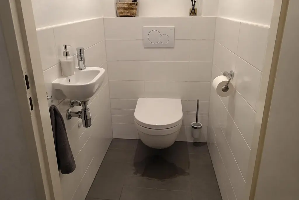 Lekdetectie De Bilt – natte vloer bij een toilet